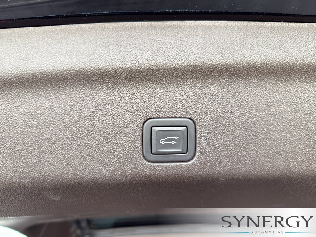 Used 2023 GMC Yukon SLT w/ SLT Premium Package RWD image 37