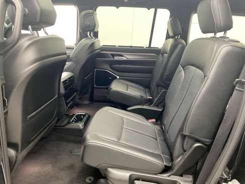 Used 2025 Jeep Wagoneer Series III w/ Premium Group I AWD/4WD image 25