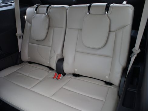 Used 2020 Ford Explorer Platinum w/ Premium Technology Package image 17