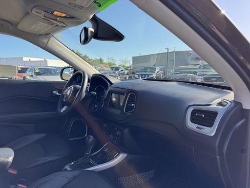 Used 2018 Jeep Compass Latitude w/ Popular Equipment Group AWD/4WD image 34