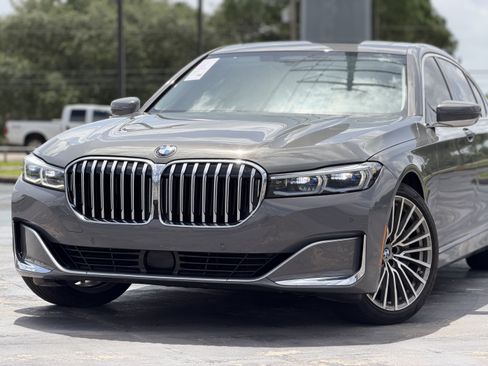 Used 2020 BMW 750i xDrive w/ Executive Package AWD/4WD image 7