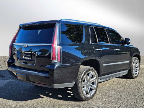 Used 2020 Cadillac Escalade Premium Luxury image 7