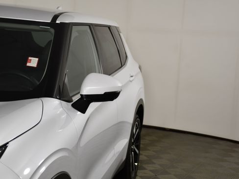 Used 2023 Mitsubishi Outlander SE AWD/4WD image 13