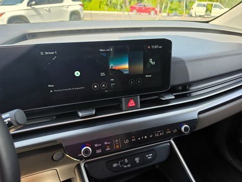 Used 2026 Kia Carnival FWD image 6