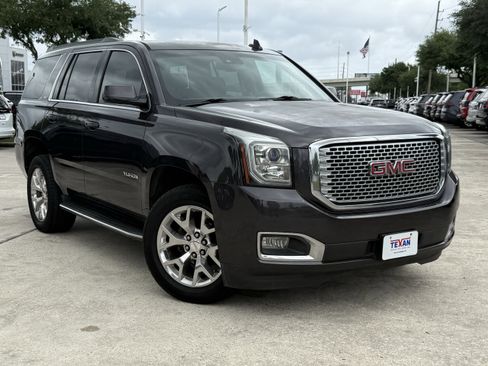 Used 2017 GMC Yukon SLT image 2