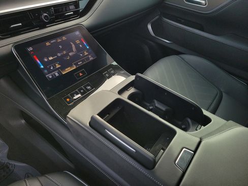 Certified 2025 INFINITI QX80 Luxe image 13