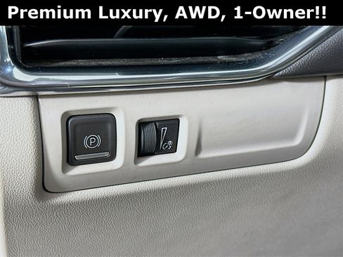 Used 2023 Cadillac XT4 Premium Luxury image 11