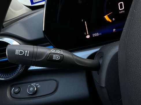 Used 2025 Chevrolet Trax LT image 34