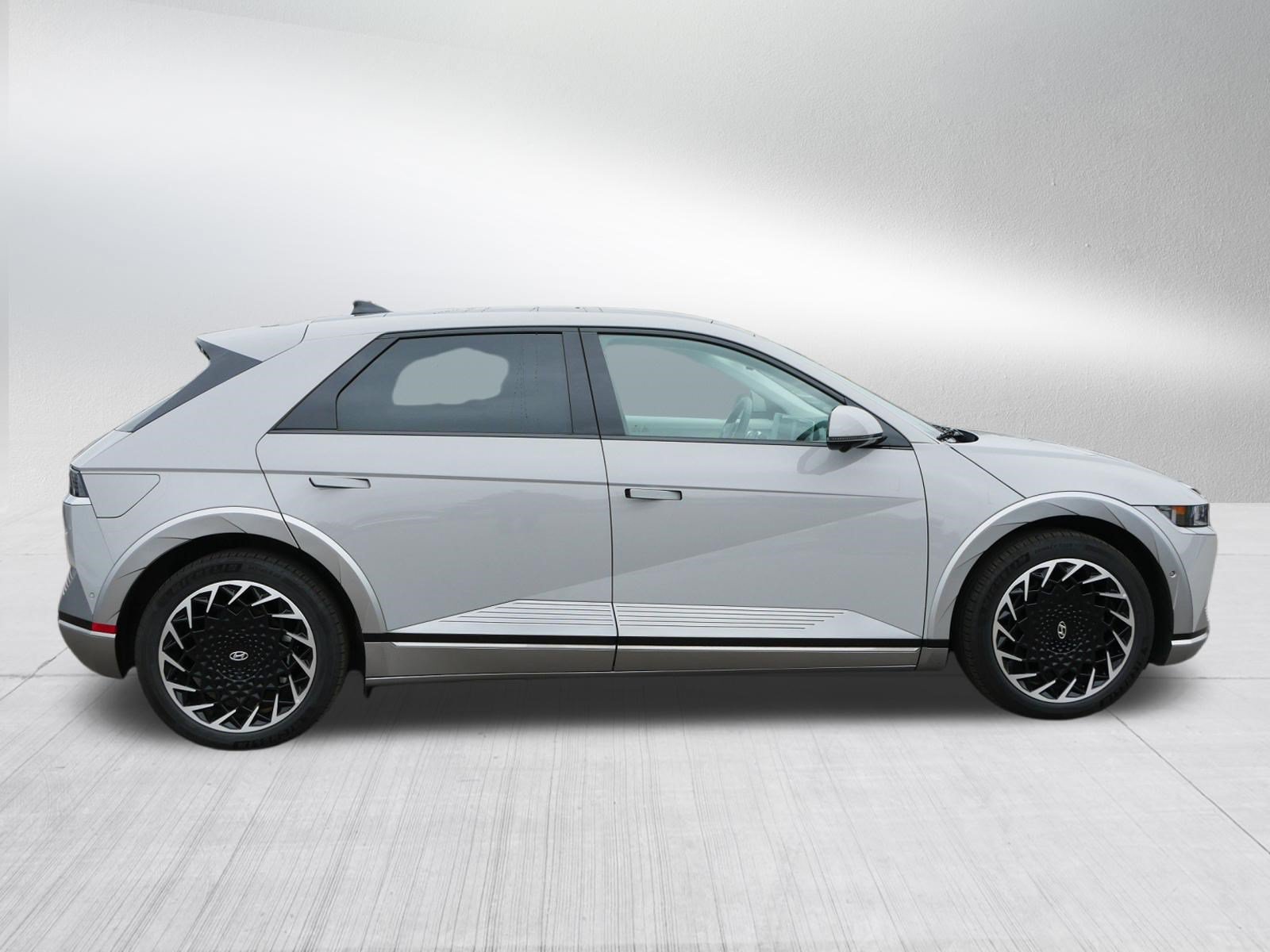 Certified 2024 Hyundai Ioniq 5 Limited AWD/4WD image 8