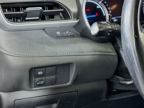 Used 2021 Toyota Highlander XLE AWD/4WD image 10