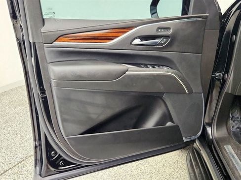 Used 2021 Cadillac Escalade ESV Premium Luxury w/ Performance Package AWD/4WD image 11