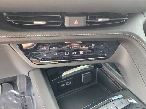 Used 2023 Buick Envision Essence AWD/4WD image 24