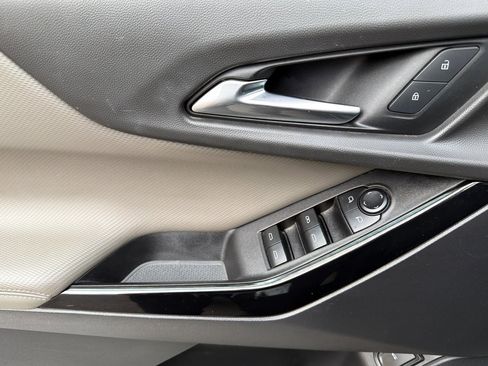 Used 2025 Chevrolet Equinox LT w/ Convenience Package II image 11