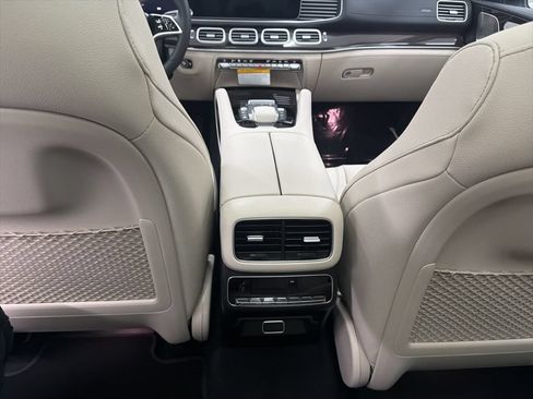 Used 2026 Mercedes-Benz GLS 450 4MATIC image 23