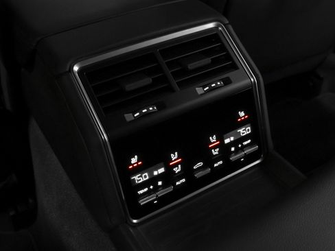 Used 2023 Porsche Panamera 4 image 40