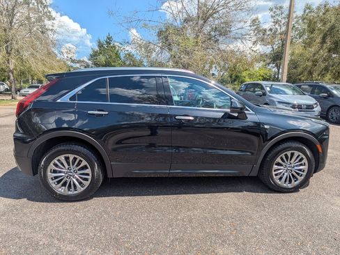 Used 2025 Cadillac XT4 Premium Luxury FWD image 2