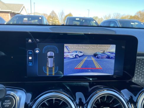 Used 2025 Mercedes-Benz GLB 250 4MATIC image 21