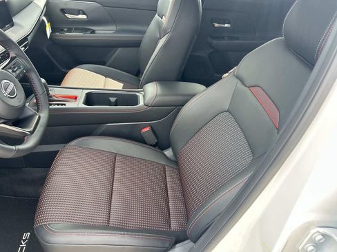 New 2026 Nissan Kicks SR w/ SR Premium Package FWD image 15