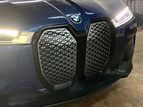 Used 2023 BMW iX xDrive50 image 31