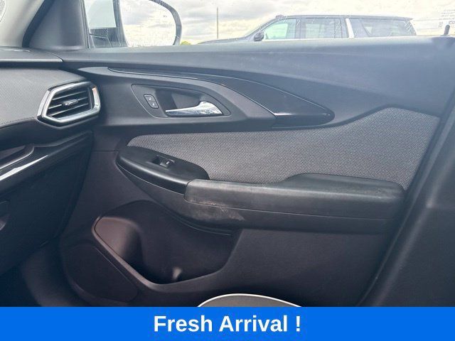 Used 2023 Chevrolet TrailBlazer LT w/ Convenience Package FWD image 11