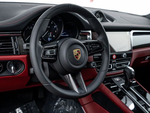 New 2026 Porsche Macan GTS image 13