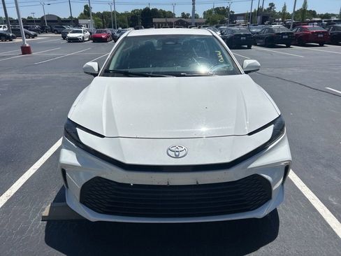 Used 2025 Toyota Camry LE image 11