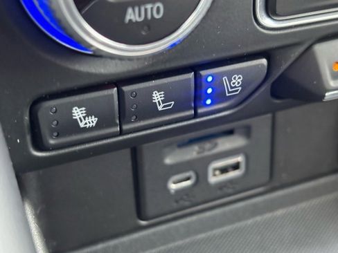 Used 2021 GMC Yukon SLT w/ SLT Premium Package image 30