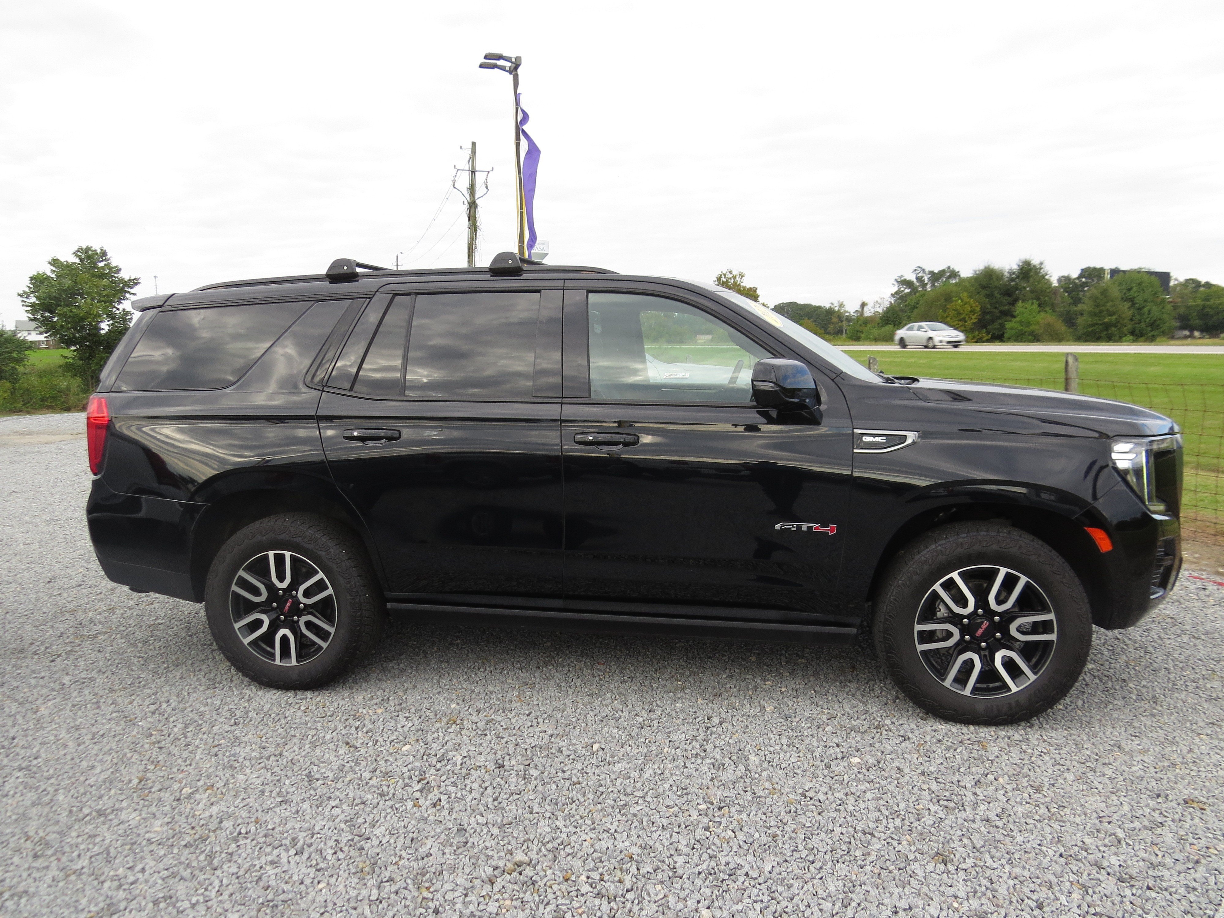 Used 2023 GMC Yukon AT4 AWD/4WD image 31