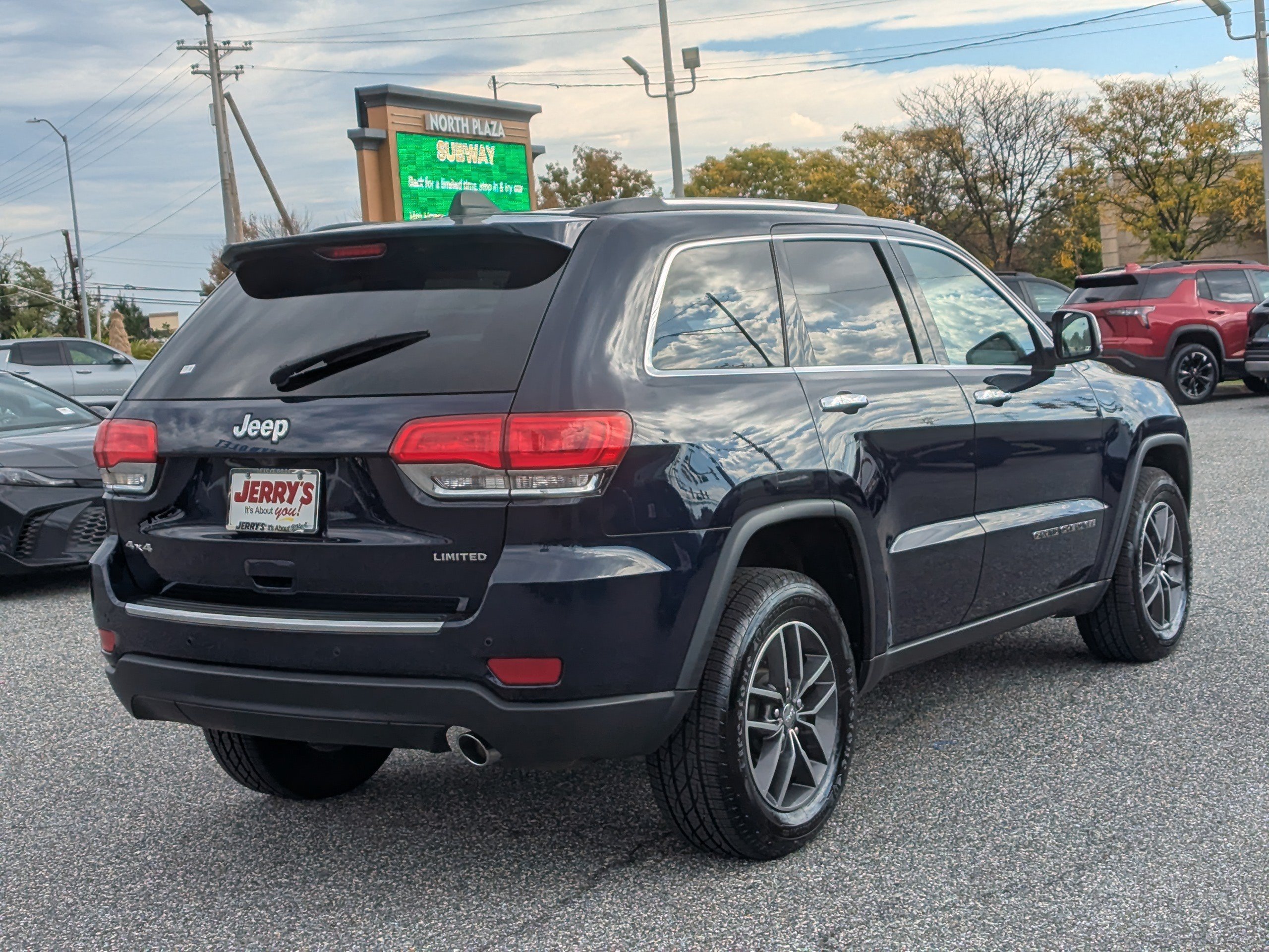 Used 2017 Jeep Grand Cherokee Limited AWD/4WD image 9