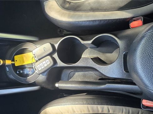 Used 2015 Hyundai Veloster Turbo FWD image 14