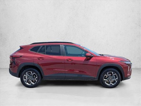Used 2024 Chevrolet Trax LT w/ LT Convenience Package FWD image 4