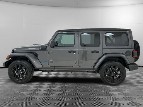 Used 2025 Jeep Wrangler Unlimited Sahara w/ Safety Group AWD/4WD image 2