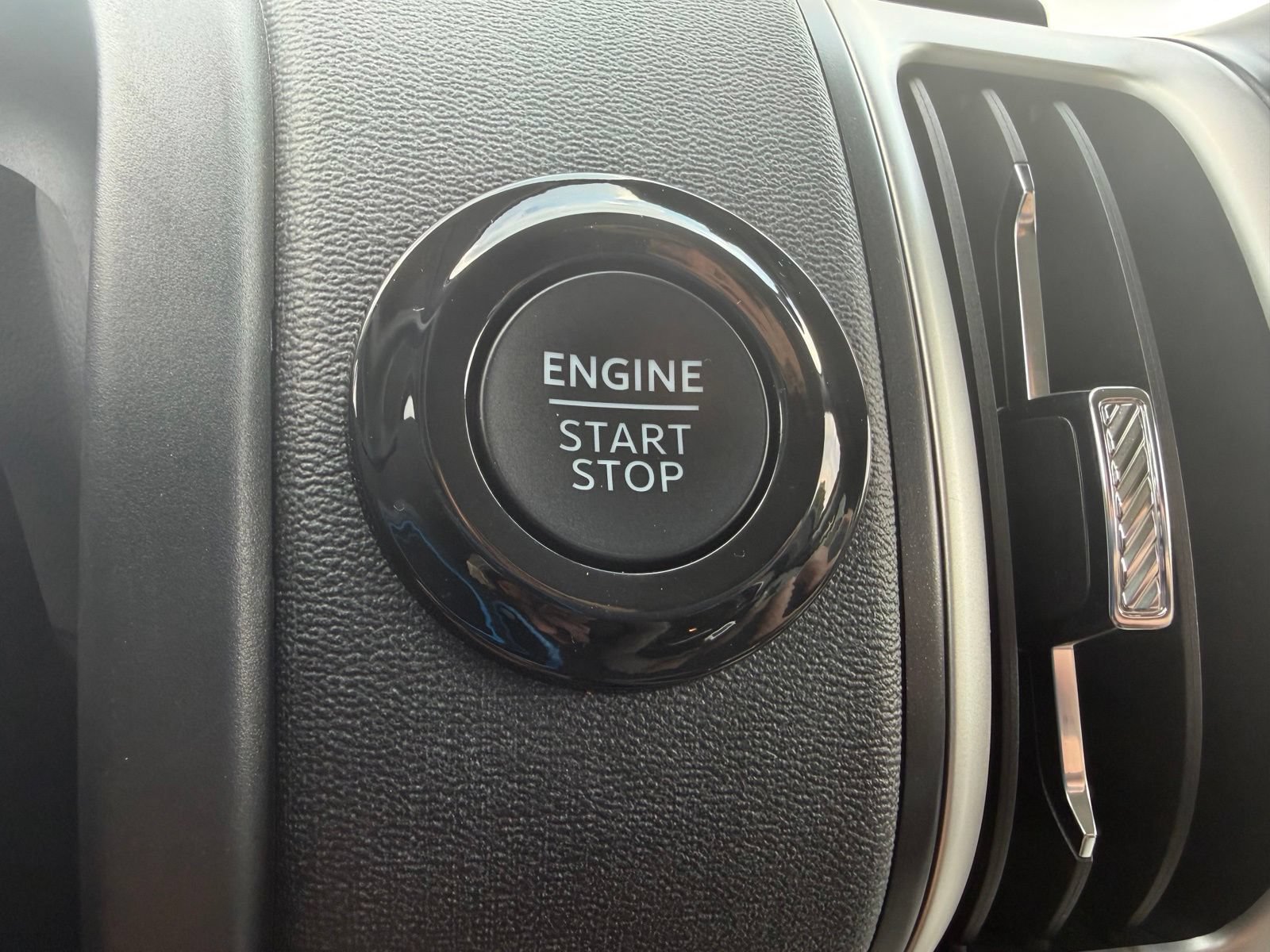 Used 2025 Ford Expedition Active AWD/4WD image 26