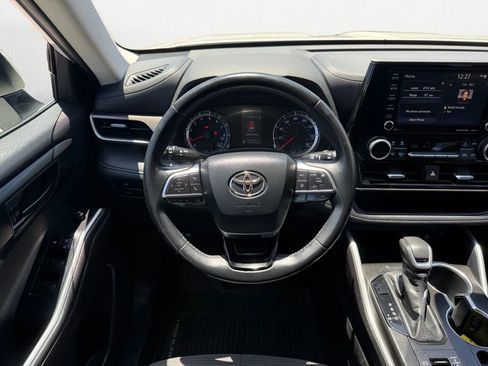 Used 2020 Toyota Highlander LE image 18