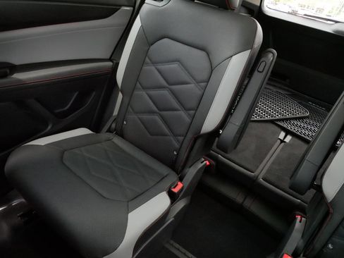 Certified 2026 Volkswagen Atlas Peak Edition AWD/4WD image 12