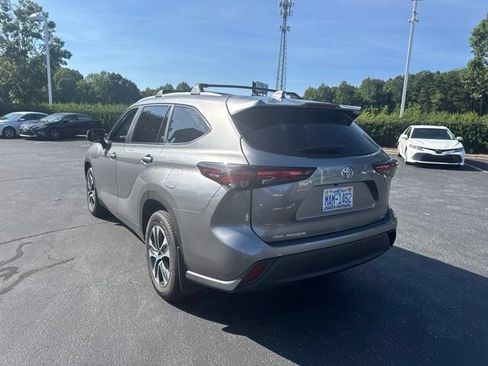 Used 2025 Toyota Highlander XLE AWD/4WD image 7