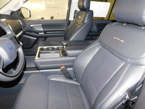 New 2025 Ford Expedition Platinum image 12