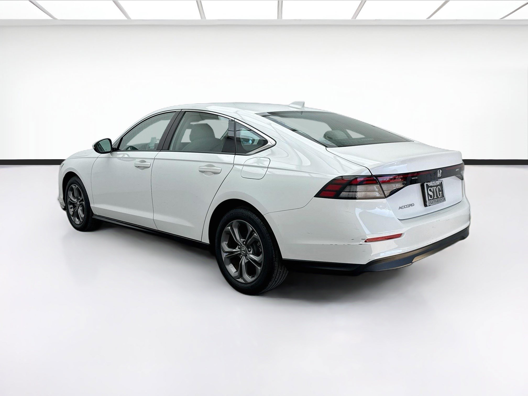 Used 2023 Honda Accord EX image 6