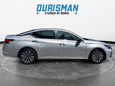 Used 2024 Nissan Altima 2.5 SV FWD image 7