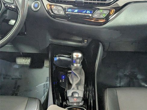 Certified 2022 Toyota C-HR Limited image 36