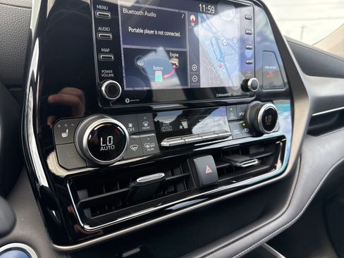 Used 2021 Toyota Highlander XLE image 25