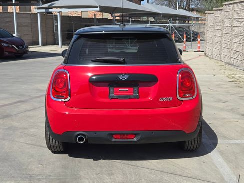 Used 2019 MINI Cooper 2-Door Hardtop image 4