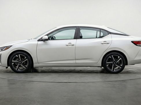 Used 2025 Nissan Sentra SV FWD image 5
