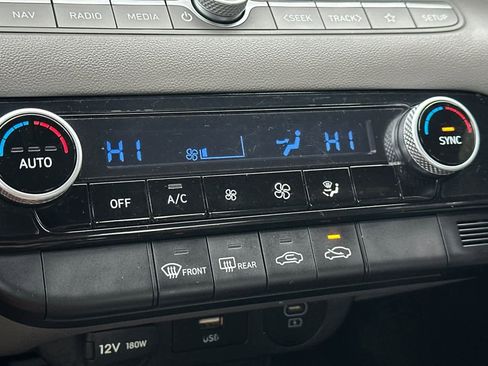 Used 2024 Hyundai Elantra SEL image 24