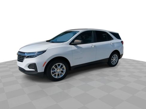 Certified 2022 Chevrolet Equinox LS w/ LPO, Cargo Package FWD image 4
