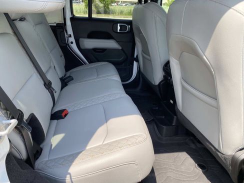 Used 2023 Jeep Wrangler Unlimited Sahara AWD/4WD image 27