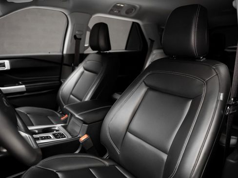 Used 2021 Ford Explorer XLT w/ Equipment Group 202A image 58