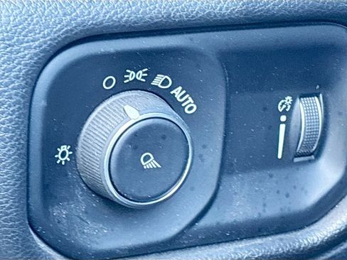 Used 2024 RAM 2500 Tradesman w/ Chrome Appearance Group image 10