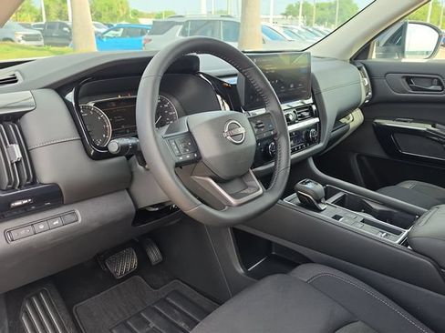 Used 2026 Nissan Pathfinder SV FWD image 15