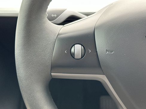 Used 2023 Tesla Model Y Long Range image 26